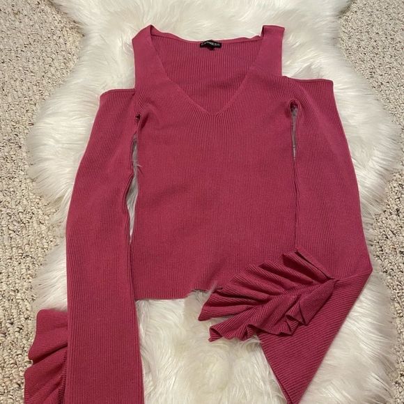 EXPRESS Ruffle Bell Sleeve Cold-shoulder sweater - Picture 2 of 3